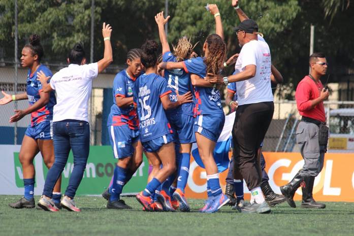 Taça das Favelas Brasil: seleção feminina de Goiás avança às quartas de  final