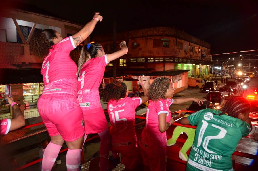 Taça das Favelas Brasil: seleção feminina de Goiás avança às quartas de  final