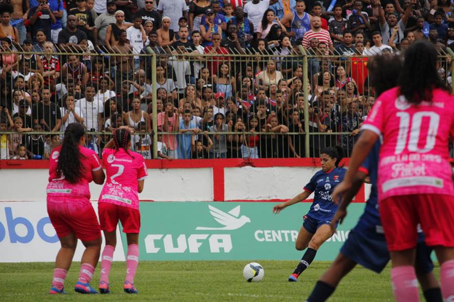 Taça das Favelas Brasil: seleção feminina de Goiás avança às quartas de  final